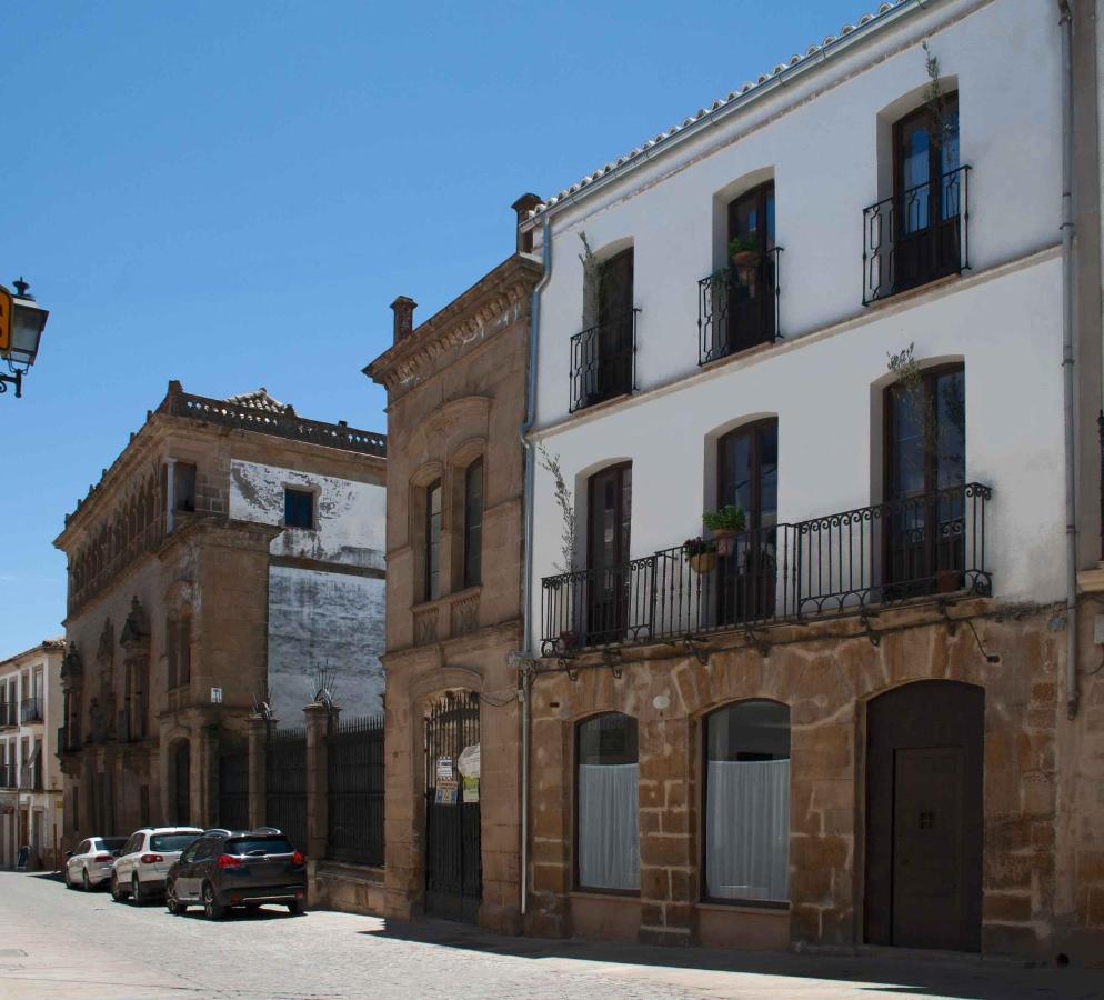 Apartamentos Tres Llaves Palacio De Vela De Los Cobos Убеда Экстерьер фото