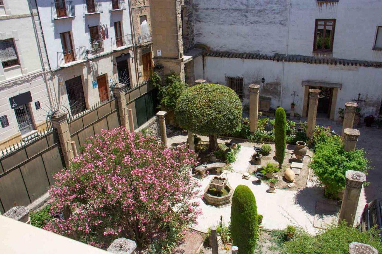 Apartamentos Tres Llaves Palacio De Vela De Los Cobos Убеда Экстерьер фото