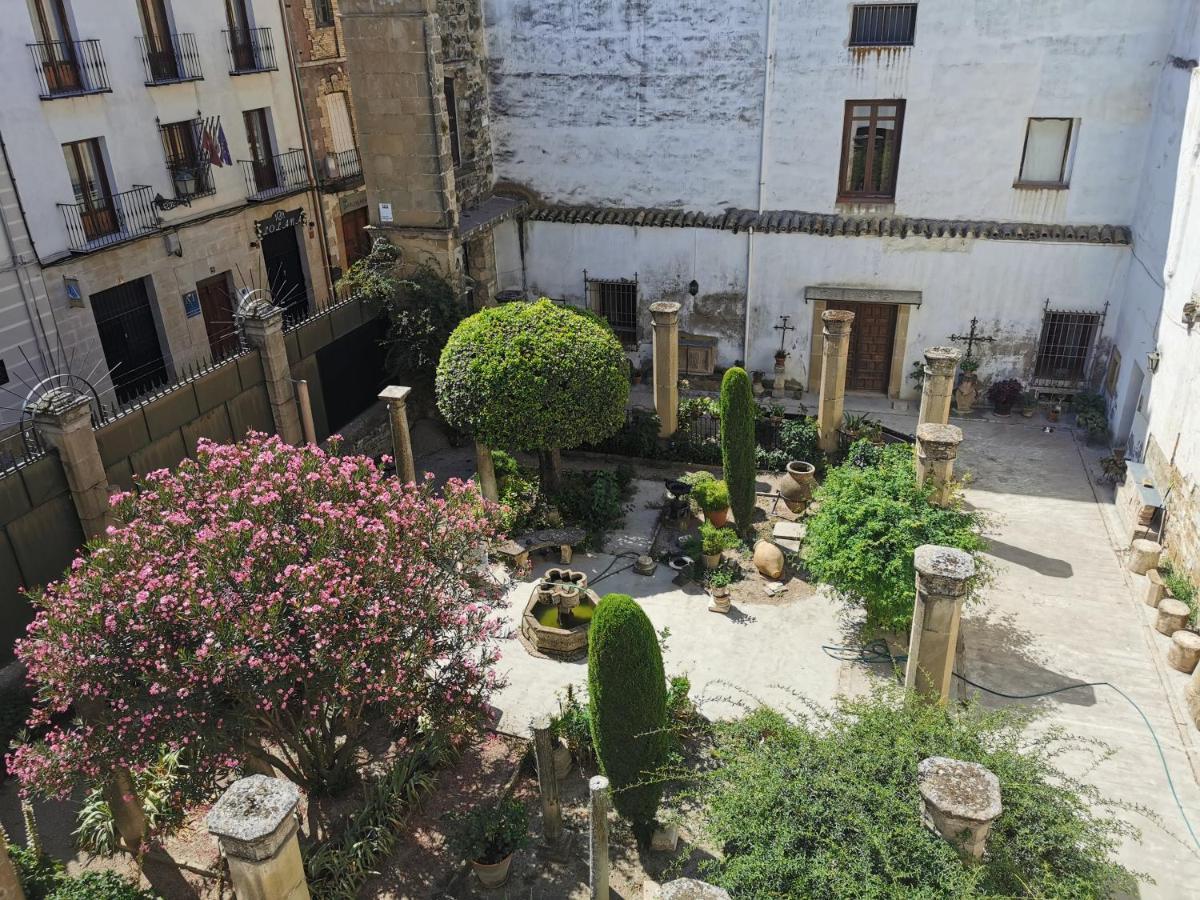 Apartamentos Tres Llaves Palacio De Vela De Los Cobos Убеда Экстерьер фото